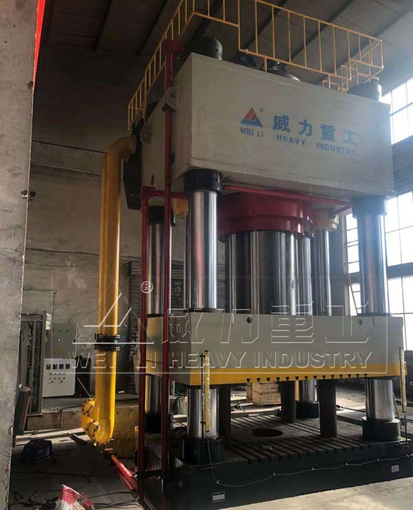4000噸四柱油壓機(jī)客戶現(xiàn)場(chǎng)圖