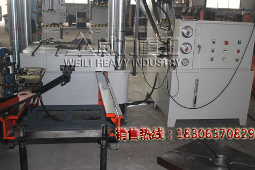 帶有移動工作臺的油壓機實物圖 帶有移動工作臺的油壓機實物圖